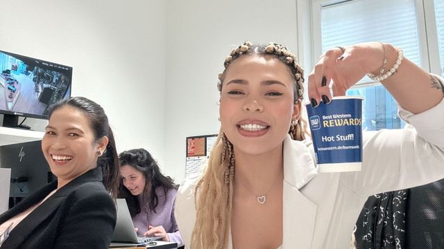 Drei Personen im Büro in Linz