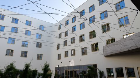 Best Western Hotel  Spinnerei Linz​, Modernes Gebäude mit weißer Fassade und vielen Fenstern