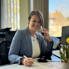 Hoteldirektorin am Telefon