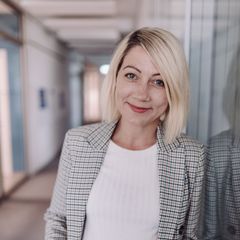 Ein Portrait von Susanna Huy. Sie ist Personalreferentin und zuständig für die Mitarbeiter in den Bädern. 