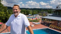 Ein Bild vom Schwimmmeister im Freibad. 