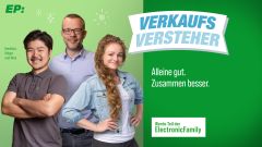 Lächelnder Mitarbeiter mit der Bezeichnung "Full Service Florian"