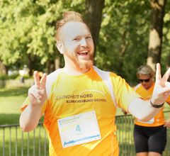 Das Bild zeigt ein Mitarbeiter beim Firmenlauf