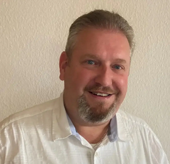 Thomas Neubauer, Service