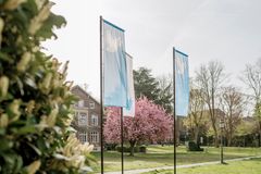 Der Eingang auf den Campus der Kaiserswerther Diakonie steht für vielfältige Einstiegsmöglichkeiten.