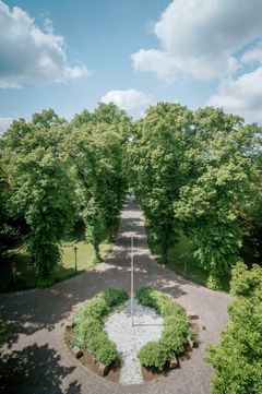 Ausblick aus Hotel Mutterhaus auf Zufahrt