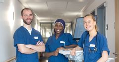 Pflegeschüler:innen machen gemeinsam ihre Ausbildung im Florence-Nightingale-Krankenhaus.