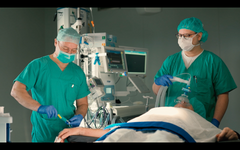 Zwei Kollegen aus der Anästhesie am Patienten
