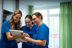 Teambesprechung in der Kinderklinik