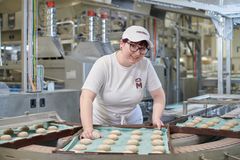 Auszubildende MALZERS zur Fachkraft für Lebensmitteltechnik an der Maschine