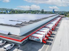Bild vom Distributionszentrum des Einrichtungshaus Ostermann in Witten als Draufsicht auf das Dach inklusive der Solaranlage 