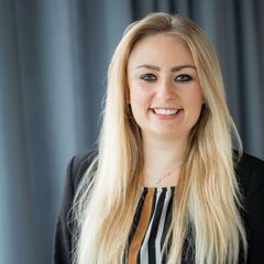 Bild von Milena Schinharl - einer Mitarbeiterin der HR-Abteilung. 