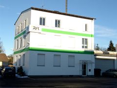 Die RVK-Niederlassung in Wermelskirchen vor einem blauem Himmel
