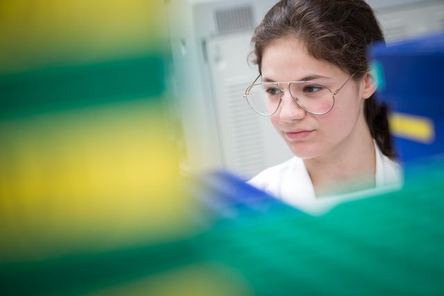 Bioscientia Mitarbeiterin im Labor