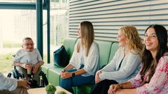 4 Personen in der Kantine