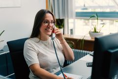 Person am Telefonieren