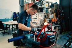 Person während der Arbeit