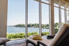 Liege im Vitalia Spa mit Seeblick