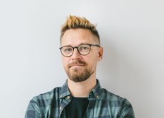 Senior Grafikdesigner bei Wall