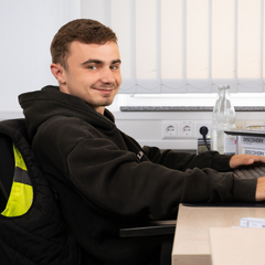 Mitarbeiter am Schreibtisch